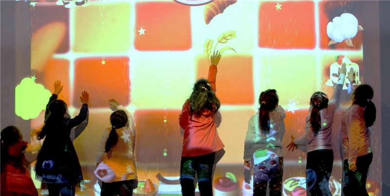 展廳設(shè)計中互動墻投影的優(yōu)勢插圖(1) 展廳設(shè)計中互動墻投影的優(yōu)勢插圖(1)